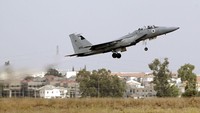 Tak ketinggalan, Israel juga memiliki jet tempur F-15. Negara ini diketahui mempunyai jet tempur F-15A/C/I sebanyak 66 unit dan F-16C/I sebanyak 175 unit. Getty Images/David Silverman.