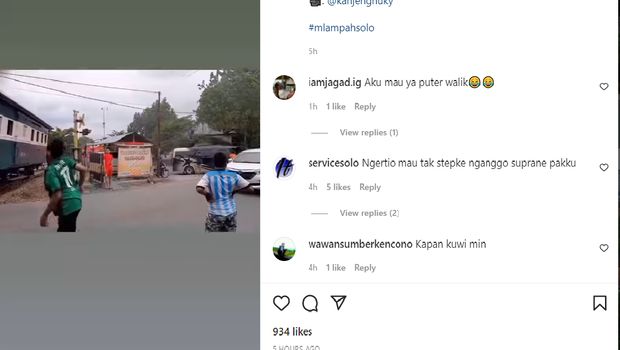 Tangkapan layar sepur kluthuk Jaladara macet di Brengosan Solo, Minggu (13/2/2022).