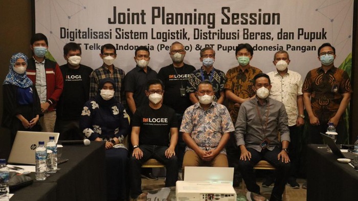 Telkom melalui aplikasi logistik besutannya, Logee, melakukan digitalisasi di sektor pangan dengan menjalin joint planning session dengan PT Pupuk Indonesia Pangan.