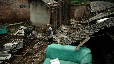 Terdampak Tanah Bergerak, Puluhan Rumah di Tegal Rusak-Ambruk