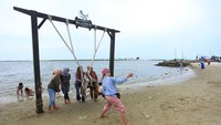 Anak-anak dengan usia di bawah 12 tahun diizinkan untuk berwisata di Ancol, asalkan didampingi oleh orang tua yang sudah vaksin dosis penuh. 