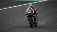 Ini momen Aleix Espargaro menjajal Sirkuit Mandalika. Catatan waktu terbaiknya ditorehkan pada hari ketiga, yakni 1 menit 31,385 detik. Foto: doc. PT Piaggio/Aprilia