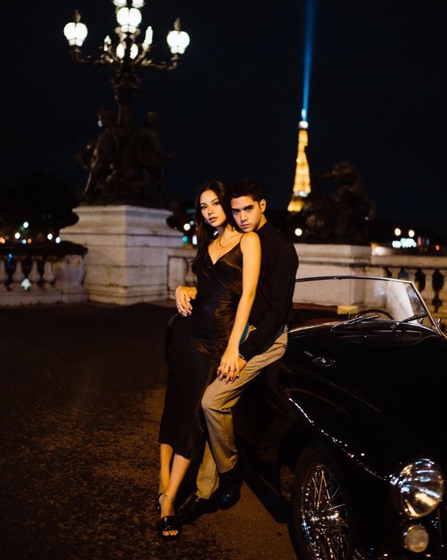 Di Instagram, wanita 24 tahun tersebut sering memamerkan gaya stylish-nya selain kemesraannya dengan sang kekasih. Foto: Instagram @alghazali7