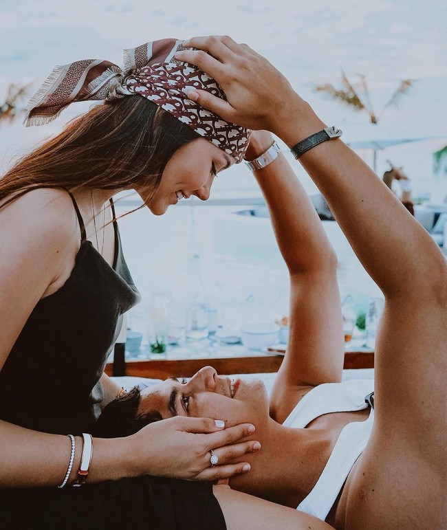 Mengenai gosip mereka menikah siri, keluarga Al mengakui keseriusan hubungan keduanya. Namun ayah Al, Ahmad Dhani, di YouTube STARPRO Indonesia tidak membenarkan bahwa putranya akan segera atau sudah melangsungkan pernikahan.Foto: Instagram @alyssadaguise