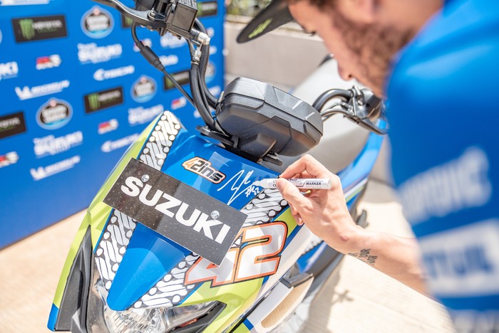 Alex Rins dan Joan Mir Tunggangi Motor Buatan Indonesia