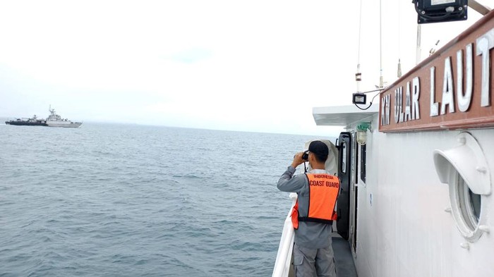 Bakamla Perketat Perairan Ambalat Bakamla RI melalui unsur patroli KN Ular Laut-405 menggelar Operasi Keamanan dan Keselamatan Laut di perairan Ambalat yang merupakan perbatasan Indonesia-Malaysia, Minggu (13/2/2022).