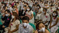 Dalam beberapa tahun terakhir, ratusan pasangan Filipina telah merayakan Hari Valentine di upacara pernikahan massal yang didukung oleh pemerintah.  