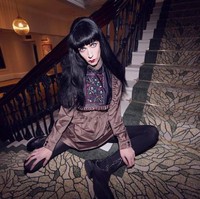 Brocarde mengaku menjalin asmara dengan hantu bernama Edwardo. Hantu pria tersebut merupakan mendiang tentara di zaman Victoria. Foto: dok. Instagram/@brocarde