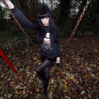 “Menemukan tempat pernikahan begitu sulit. Kami telah diusir dari beberapa gereja dan telah diancam dengan pengusiran setelan. Aku ingin pernikahan yang serba putih namun banyak orang yang tidak bisa melihat visinya,” ungkap Brocarde, seperti dikutip dari The Sun. Foto: dok. Instagram/@brocarde