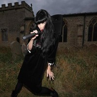 Brocarde dan hantu Edwardo pun telah merencanakan pernikahan.  Brocarde ingin memiliki pernikahan yang digelar di gereja, tentu saja idenya tersebut ditolak mentah-mentah oleh semua gereja yang didatanginya. Pihak gereja bahkan telah menyarankan Brocarde untuk melakukan ritual pengusiran setan. Foto: dok. Instagram/@brocarde