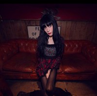 Hal tersebut tampak dari foto-fotonya di Instagram. Dia kerap kali bergaya misterius. Foto: dok. Instagram/@brocarde