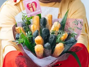 Bukan Cokelat, Gerai Makanan Ini Jual Buket Cakwe Khusus Valentine