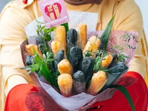 Bukan Cokelat, Gerai Makanan Ini Jual Buket Cakwe Khusus Valentine