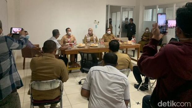 Bupati Karawang Cellica Nurrachadiana melakukan sidak ke PT HRI