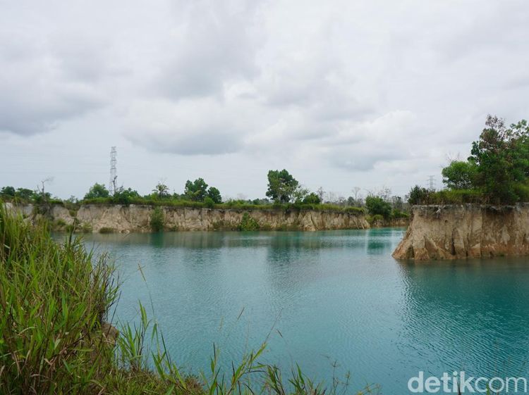 Potret Danau Biru Singkawang: Dulu Bekas Tambang, Kini Cantik Dipandang
