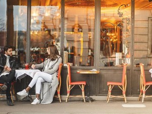 7 Kebiasaan Kurang Sopan yang Tak Boleh Dilakukan di Kafe