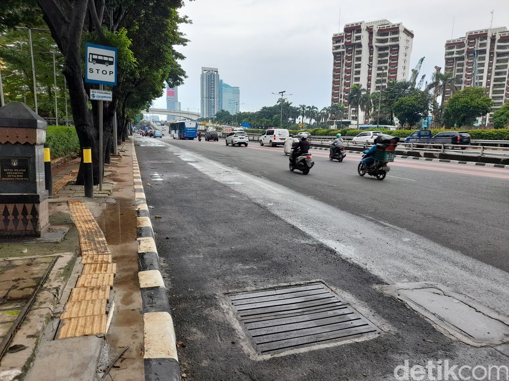 Galian Jl Jenderal Gatot Subroto Jaksel sudah selesai. 14 Februari 2022. (Marteen Ronaldo Pakpahan/detikcom)