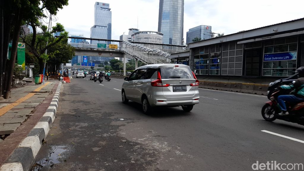Galian Jl Jenderal Gatot Subroto Jaksel sudah selesai. 14 Februari 2022. (Marteen Ronaldo Pakpahan/detikcom)