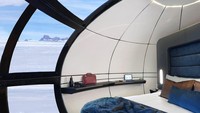 Masing -masing pod memiliki perabotan rumah dan aksesoris ala ruang angkasa. Terdapat pula foto asli stasiun luar angkasa. (White Dessert)