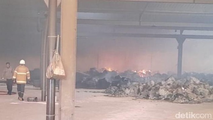 gudang tembakau di bondowoso terbakar
