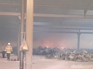 Kebakaran di Bondowoso Ludeskan Gudang Isi Tembakau Rajang Siap Jual