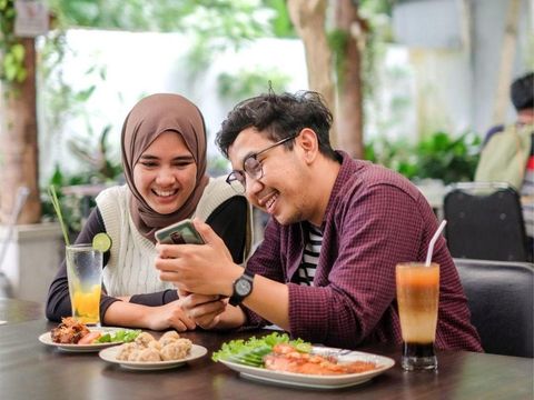 Ilustrasi Destinasi Kuliner Bareng Pasangan