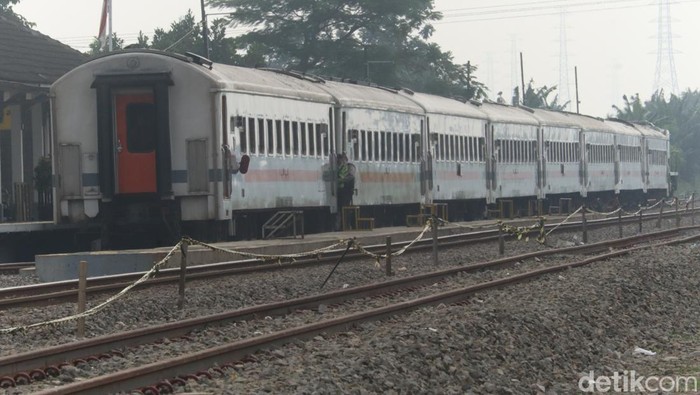 Jalur Ganda Kiaracondong-Cicalengka Ditargetkan Rampung 2023 Pekerja mengerjakan pembangunan jalur ganda Kiaracondong-Cicalengka, di kawasan Cimekar, Kabupaten Bandung, Senin (14/2/2022).