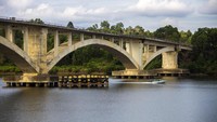 Jembatan Pulau Balang menjadi salah satu akses penghubung menuju Ibu Kota Negara (IKN) Nusantara. Jembatan tersebut menghubungkan Kota Balikpapan ke Penajam Paser Utara.