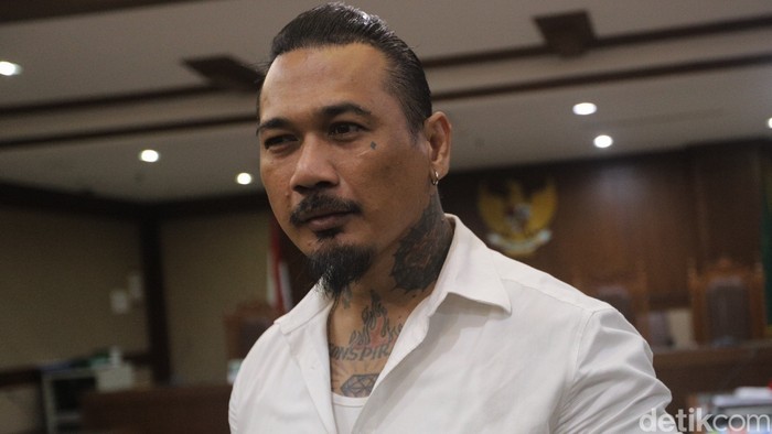 Terdakwa yang juga musisi I Gede Ari Astina atau Jerinx Superman is Dead (SID) menjalani sidang lanjutan kasus pengancaman di PN Jakpus.