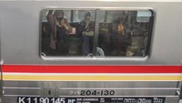 KAI Commuter mencatat jumlah penumpang pada Senin (14/2) pagi ini mencapai 114.694 orang atau menurun jika dibandingkan dengan pekan sebelumnya yang mencapai 116.705 orang selama pemberlakuan PPKM Level 3. 