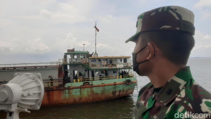 Kapal pengangkut pasir ilegal ditangkap di Riau