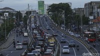 Gubernur DKI Jakarta Anies Baswedan sempat memamaerkan data kemacetan Ibu Kota yang mengalami penurunan. Pertanyaannya, apakah hasil tersebut merupakan daya upaya Pemprov atau karena situasi pandemi COVID-19 yang membatasi warga beraktivitas?