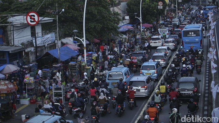 Anies Baswedan belum lama ini memamerkan data kemacetan DKI Jakarta yang menurun. Apakah lewat kinerja Pemprov atau memang situasi pandemi?