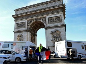 Ikut Konvoi Antivaksin Corona, 81 Orang Ditahan di Paris