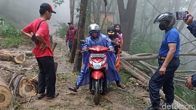 Longsor di 5 Titik, Jalur Trenggalek-Ponorogo Terputus