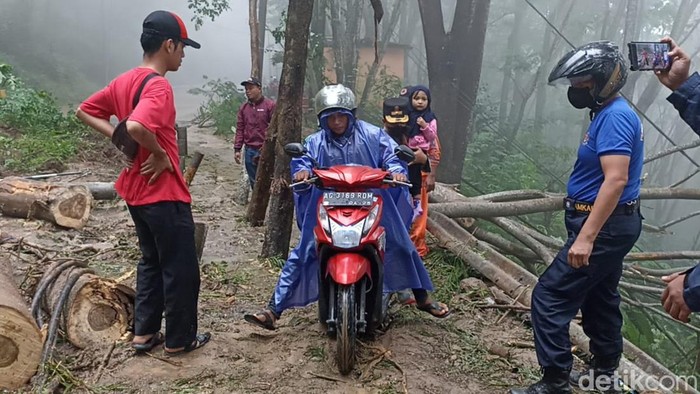 longsor di trenggalek