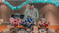 Fairuz A Rafiq dan Sonny Septian termasuk pasangan yang kerap pamer kemesraan dengan keluarga. Mereka sering mengajak anak-anak untuk makan bareng. Foto: Instagram @sonnyseptian