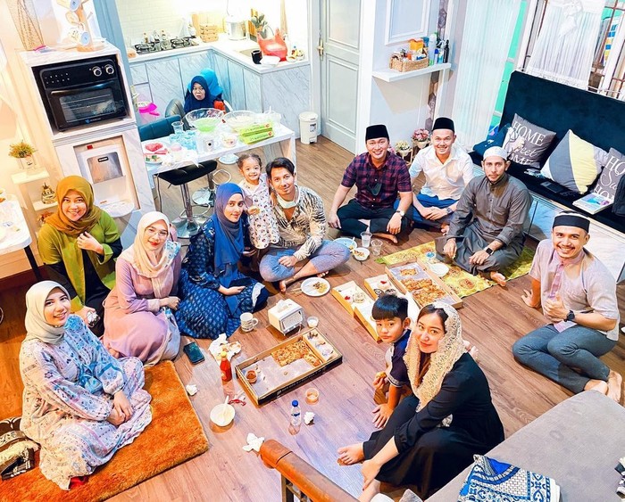 Makan Sambil Kumpul Keluarga Jadi Agenda Wajib Fairuz A Rafiq