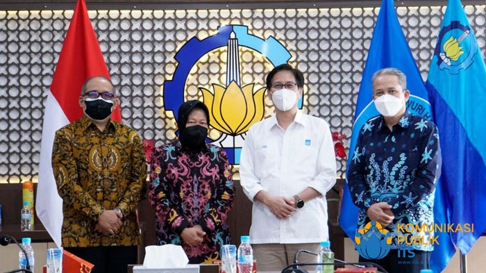Mensos Tri Rismaharini menggandeng Institut Teknologi Sepuluh Nopember (ITS) untuk berkolaborasi dalam beberapa program Kemensos. Kerja sama tersebut dalam inovasi teknologi, mempermudah akses transportasi dan ketersediaan air di beberapa daerah pedalaman dan perbatasan.