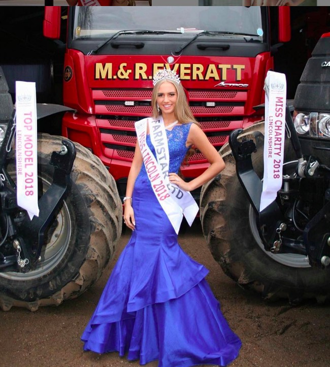 Milly Everatt dikenal sebagai model yang terjun ke ajang ratu kecantikan. Finalis Miss England itu pun jadi sorotan karena meninggalkan dunia hiburan untuk profesi yang tidak biasa bagi wanita. Foto: dok. Instagram