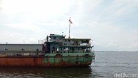 Sebelum tiba di Pulau Rupat, Irwan yang membawa 10 ABK itu mengaku sempat mengalami kerusakan mesin di beberapa lokasi. Setelah perbaikan, kapal akhirnya tiba dan diamankan di Pulau Rupat, Sabtu (12/2) lalu.