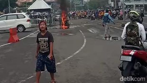 motor terbakar di pasuruan