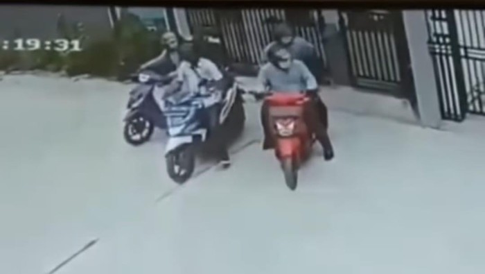 Pencurian di sebuah rumah (Tangkapan layar)