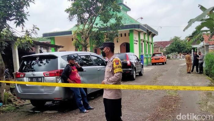 Penggeledahan rumah terduga teroris di Sragen, Senin (14/2/2022)