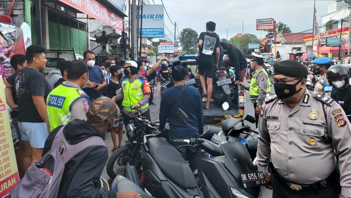 Polisi bubarkan konvoi pelajar di Bali (dok. Polisi)