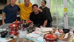 10 Momen Seru Raffi Ahmad Makan Bareng Keluarga dan Sahabat