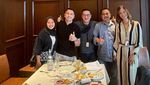 10 Momen Seru Raffi Ahmad Makan Bareng Keluarga dan Sahabat