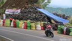Ratusan Ban Warna-warni Terpasang di TKP Laka Maut Bantul