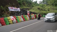 Sebuah celah di dekat batu besar yang berada di dekat Bukit Bego. Celah tersebut rencananya akan menjadi lokasi pembuatan kolam jebakan.