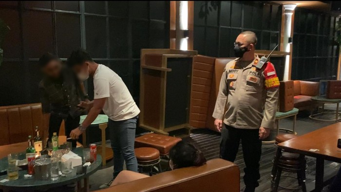 Razia prokes di salah satu tempat hiburan malam di Setiabudi, Jaksel